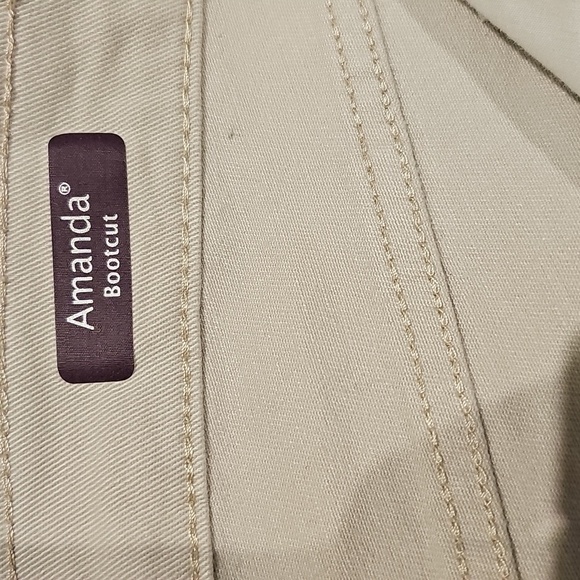 Women Beige Jeans - Picture 12 of 16
